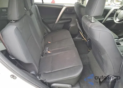 2017 Toyota Rav4 Le z USA, uszkodzony, nr VIN JTMBFREV7HJ159541